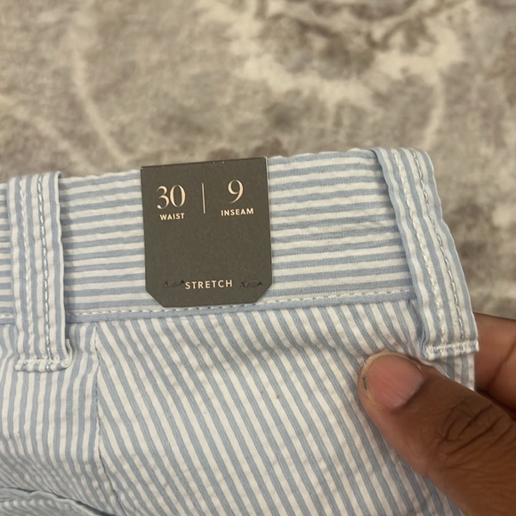 J. Crew 9" stretch seersucker short size 32 and 30 - Picture 8 of 11